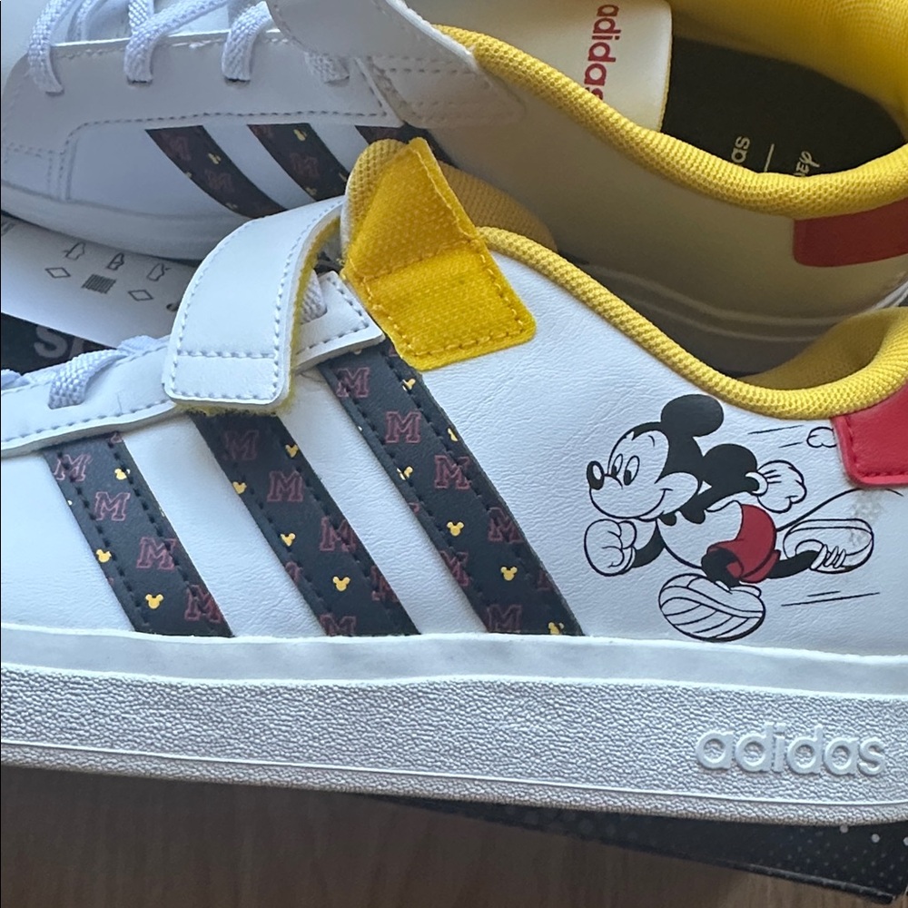 Adidas Grand Court Mickey Sneaker ๐ Big Kids Sz 6, fits Sz 7.5 US Women - Picture 7 of 10